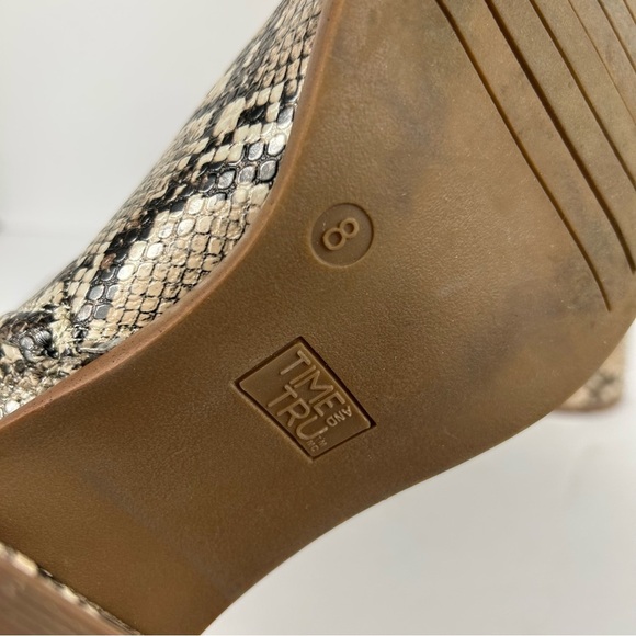 ❤️ Time and Tru Beige Snakeskin Ankle Memory Foam Boots Size 8 - Picture 4 of 7